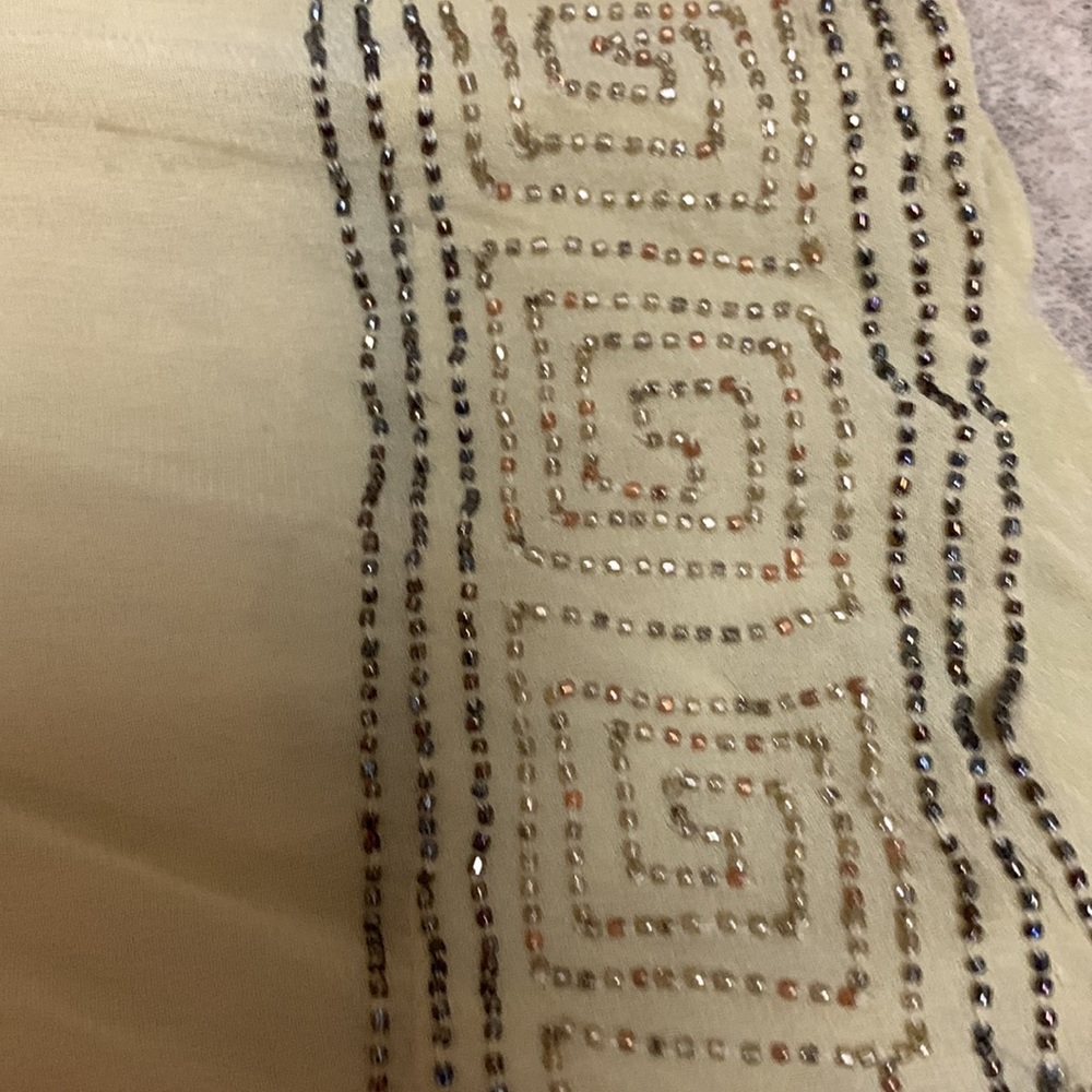 Gorgeous detailing ! Beautiful calypso top with gold ascents made in India small - Picture 4 of 5